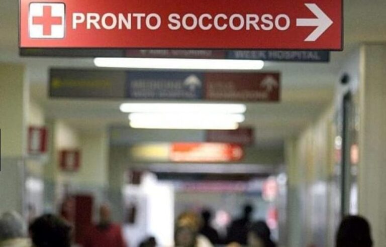 Castellammare, infermiera colpita con pugno in viso. Dg Asl Napoli 3 Sud: “Militarizzazione ospedali è unica strada”