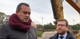 Bonifica ex area Italisider di Bagnoli attesa da 25 anni, il ministro Provenzano come Troisi: “Scusate il ritardo”