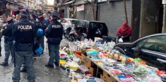 Napoli, controlli a tappeto nell’area mercatale del borgo di Sant’Antonio Abate: fioccano multe, denunce e sequestri