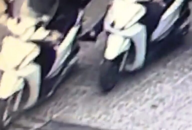 Napoli, ruba un motorino e tenta la fuga in un garage abbandonato: minorenne arrestato dalla polizia