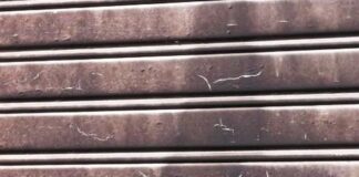 Paura nella notte a Napoli, esplode bomba fuori ad un bar: indaga la polizia