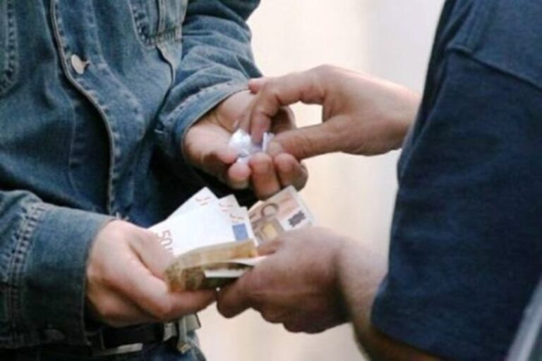 Stretta dei carabinieri sullo spaccio di droga nel Napoletano: 11 pusher arrestati nelle ultime tre settimane