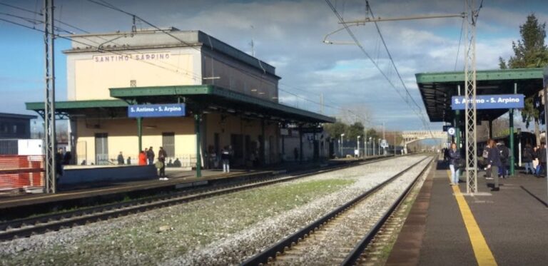 Shock a Sant’Arpino, persona travolta da treno in corsa: stop al traffico ferroviario per effettuare i rilievi