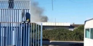 A fuoco ex tabacchificio nell’alto Casertano: paura tra la popolazione per la massiccia presenza di amianto nello stabilimento