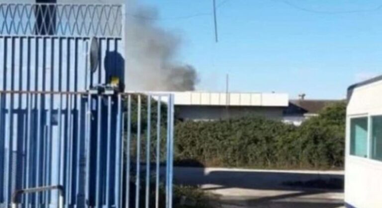 A fuoco ex tabacchificio nell’alto Casertano: paura tra la popolazione per la massiccia presenza di amianto nello stabilimento