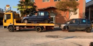Tassisti abusivi a Napoli: 4 sanzionati, sequestrate auto senza assicurazione e malfunzionanti