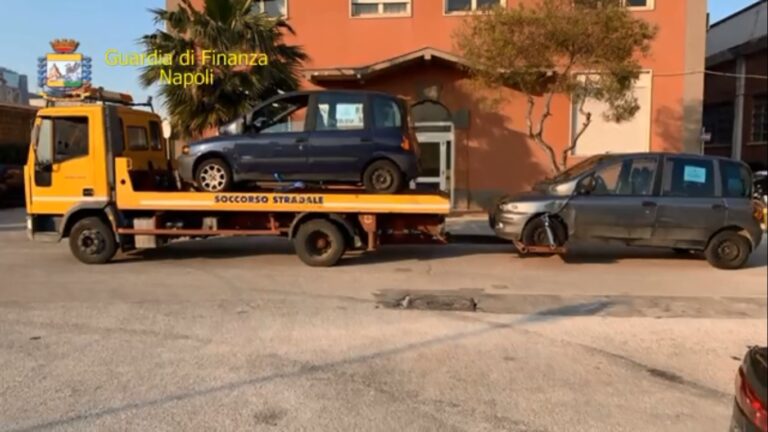 Tassisti abusivi a Napoli: 4 sanzionati, sequestrate auto senza assicurazione e malfunzionanti