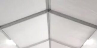 FOTO Parete, tendostruttura nei giardini del Palazzo Ducale sprovvista di autorizzazioni: pasticcio dell’amministrazione Pellegrino