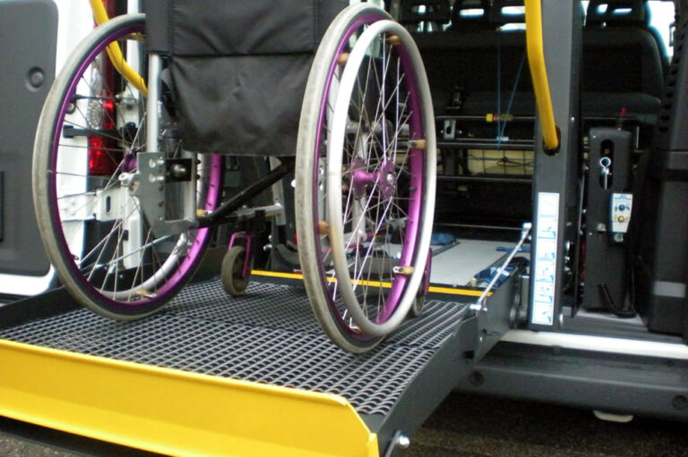Aversa, assegni di cura per i disabili: scontro tra Girone e Cannolicchio. I mandati di pagamento in Ragioneria