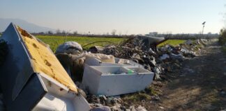 FOTOGALLERY L’INCHIESTA/6 Storie di (stra)ordinario degrado, le strade fatte di monnezza a Caivano e Afragola