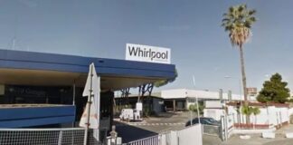 Chiusura stabilimento Whirlpool di Napoli: annunciato sciopero unitario di 16 ore in tutta Italia