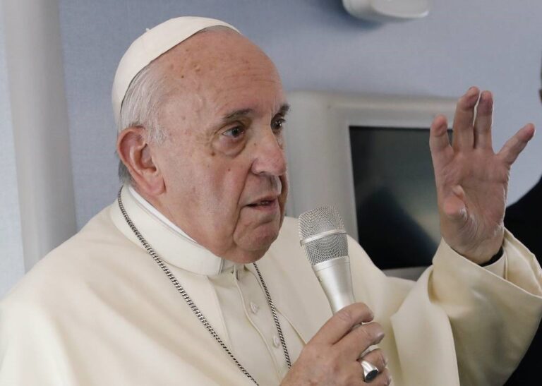 Papa Francesco: “Troppe donne vittime di abusi e violenze”