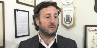 LA VIDEO INTERVISTA Aversa, il consigliere Oliva sul caso liceo Fermi: “Ennesima figuraccia del sindaco Golia, non è in grado di amministrare la città”