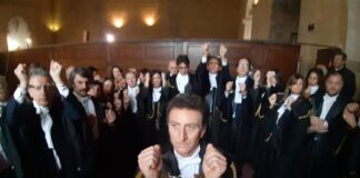 Riforma Bonafede sulla prescrizione, l’Ordine degli Avvocati di Napoli in protesta: si presentano in manette all’apertura dell’Anno Giudiziario
