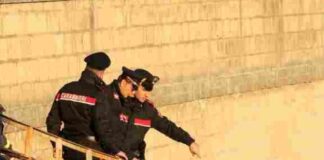 Ragazzo 19enne precipitato all’esterno di un locale a Napoli: martedì l’autopsia. Al vaglio dei carabinieri le immagini delle telecamere di video sorveglianza