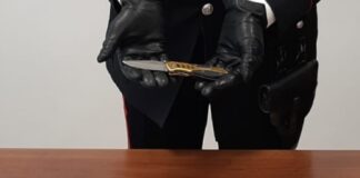 Controllo del territorio a Napoli, coltello e mazza da baseball per “difesa personale”: denunciato 26enne di Cava de’ Tirreni