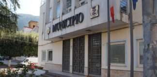 Raid a San Felice a Cancello, nella notte banda di ladri assalta Comune e negozi: indagano le forze dell’ordine