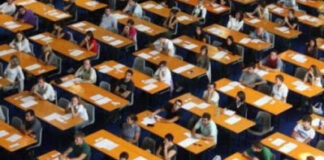 Scuola, concorso docenti precari. Protesta nel Salernitano: “Pronti a licenziarci per studiare, senza banca dati è una lotteria”
