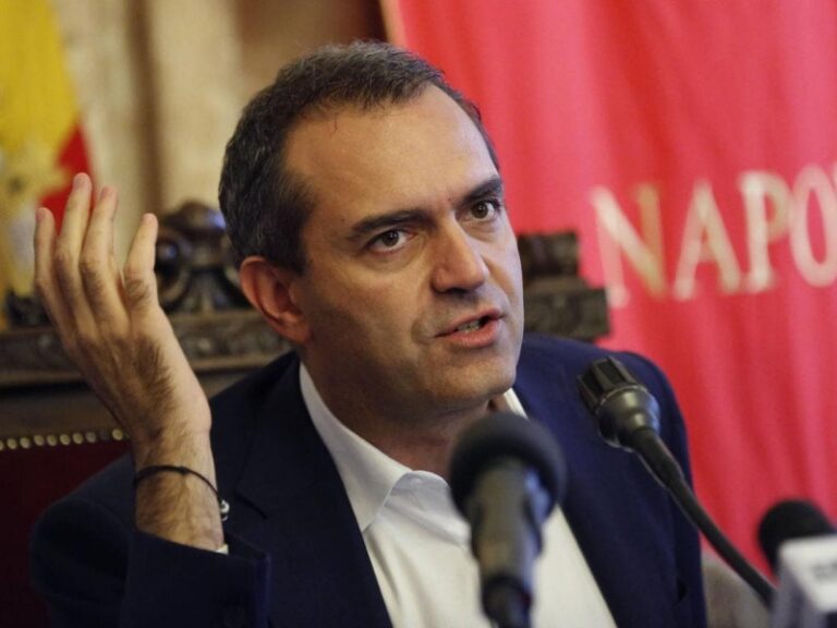 Crisi economica a Napoli, la Giunta comunale: esenzione delle tasse locali per le attività che mantengono e integrano forza lavoro