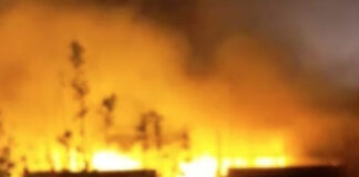 Paura nel Salernitano, in fiamme azienda di plastica: rogo doloso. Scatta l’allarme ambientale