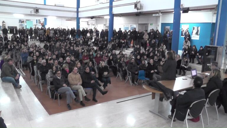 LE VIDEO INTERVISTE Aversa, rischio esclusione per 200 nuovi studenti del liceo Fermi. Il presidente del consiglio d’istituto Di Virgilio: “L’amministrazione comunale ci deve risposte celeri e risolutive”