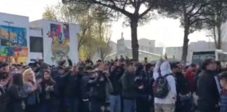 Studenti del Ferraris da tre giorni in protesta per i continui roghi nel campo rom di Scampia, Paipais: “Chiesto tavolo fisso in Regione Campania”