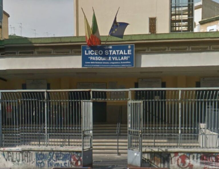 Napoli, liceo ‘Villari’ assaltato dai ladri nella notte: indaga la polizia