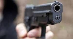 Salerno, spari contro auto in movimento: catturato il “pistolero”