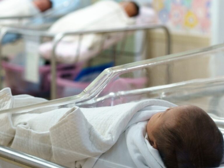 IL REPORT Istat: “Natalità al minimo storico in Italia: meno di 7 neonati e più di 12 decessi ogni 1.000 abitanti