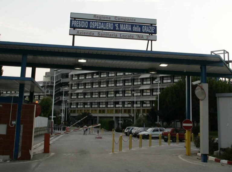 Pozzuoli, inaugurato il nuovo blocco operativo dell’ospedale Santa Maria delle Grazie: presente De Luca
