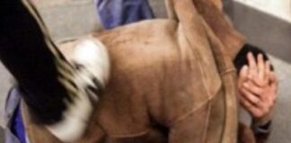 Controllo del territorio a Napoli, vìola la sorveglianza speciale e viene sorpreso mentre picchia una persona: arrestato 42enne