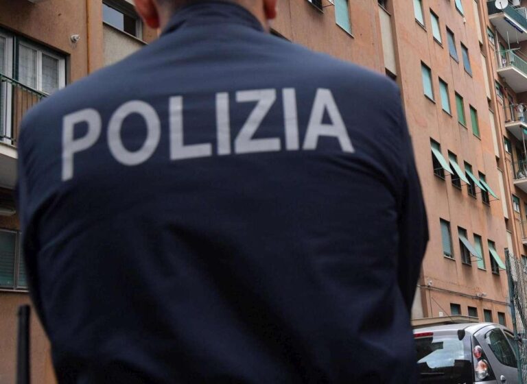 Blitz interforze a Napoli, scoperte tre piazze di spaccio nel centro storico: un arresto e decine di perquisizioni