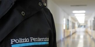 Viene condannato a 6 anni carcere, aggredisce gli agenti di polizia penitenziaria e tenta la fuga: detenuto violento riportato nel carcere di Santa Maria Capua Vetere