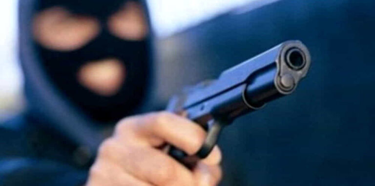 Raid a “domicilio” a Napoli, bussano alla porta e gli sparano addosso: 34enne ricoverato in Rianimazione