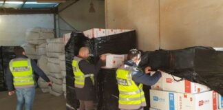 Contrabbando nel Napoletano, oltre 9 tonnellate di sigarette sequestrate: arrestato 53enne