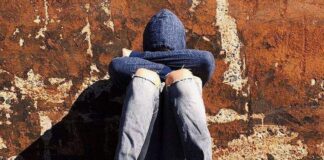 Rimini, sedicenne violentata e poi gettata in strada: arrestati un 18enne e un minorenne