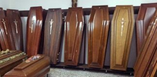 Rischio collasso funerali in Campania, la denuncia dei sindacati: le imprese si rifiutano per paura del contagio da Coronavirus