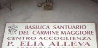 Coronavirus a Napoli, pericolo assembramenti alla mensa dei poveri: presidio dei carabinieri per far rispettare le distanze