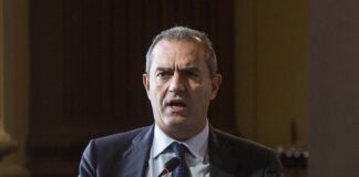 Coronavirus a Napoli, il Comune adotta una serie di misure per affrontare l’emergenza. De Magistris: “Soppressione delle tasse del 2020 per le attività commerciali, economiche e produttive”