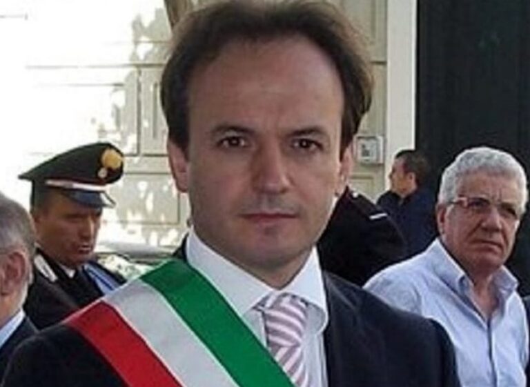 Frignano, il sindaco Piatto in campo per le prossime regionali in Campania: “Quando sarà ufficiale la candidatura mi dimetto da sindaco”