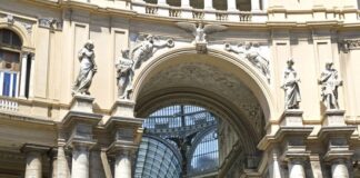 Napoli, guardiania notturna e chiusura varchi della Galleria Umberto