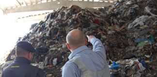 Nuovo incendio alla Lea di Marcianise, in fiamme lo stabilimento di rifiuti sequestrato da mesi: intervengono i vigili del fuoco