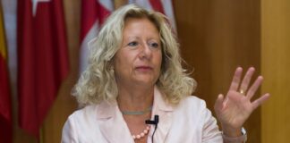 Fase 2 in Campania, Triassi: “Cittadini usino mascherine riutilizzabili o ci troveremo invasi dai rifiuti, le Ffp sono utili solo per chi lavora con i pazienti”