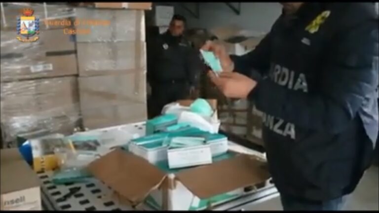 Coronavirus, controlli serrati tra le province di Napoli e Caserta: venditori abusivi di carciofi arrostiti sanzionati e 1600 mascherine sequestrate