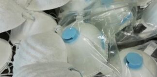 Mascherine al chiuso, via nei locali e allo stadio ma restano per trasporti, uffici e scuole