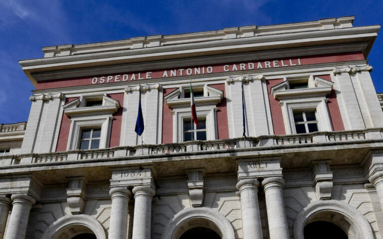 Coronavirus, al via i test rapidi all’ospedale Cardarelli di Napoli: primi screening agli operatori sanitari maggiormente esposti al rischio contagio