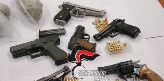 Cinque pistole rubate in Toscana, munizioni e droga nascoste in un monolocale: in carcere 36enne di Napoli