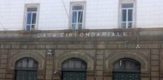 Napoli, cannibalismo in carcere: detenuto mangia il dito di un compagno di cella