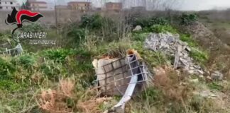 Pomigliano, sequestrata enorme discarica abusiva con rifiuti di ogni genere sotterrati: il livello del terreno alzato di tre metri