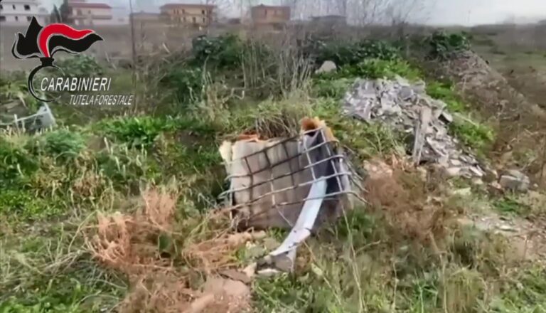 Pomigliano, sequestrata enorme discarica abusiva con rifiuti di ogni genere sotterrati: il livello del terreno alzato di tre metri